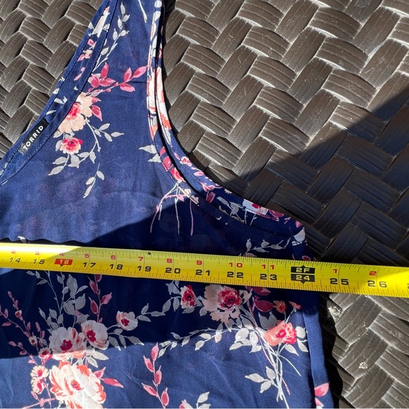 Torrid 2 Floral Print Top Sheer Chiffon High Low V-Neck Swing Tank Size 2X - Picture 4 of 6